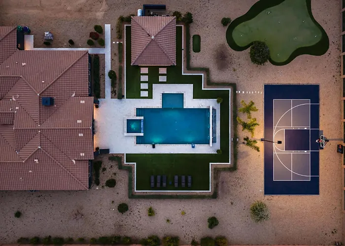 Enjoy Pool Putting Sports Court-pickleball Dom wakacyjny
