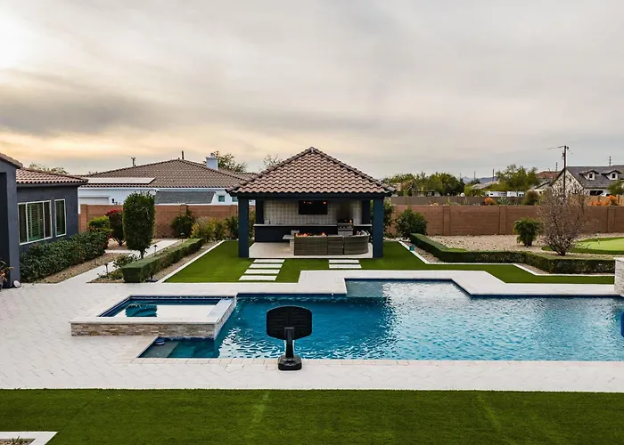 Enjoy Pool Putting Sports Court-pickleball Cave Creek